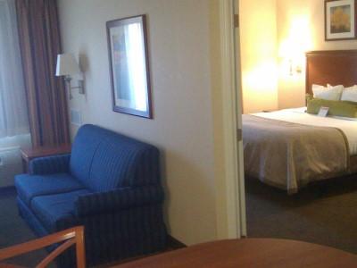 Candlewood Suites Fredericksburg By Ihg Экстерьер фото